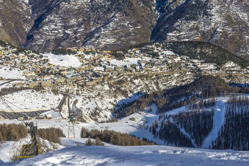 winter resorts school ski trips 2022 JWT Schools