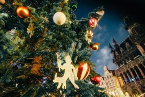 Christmas Markets in Belgium - Christmas tree at the Grand-Place - JWT Travel